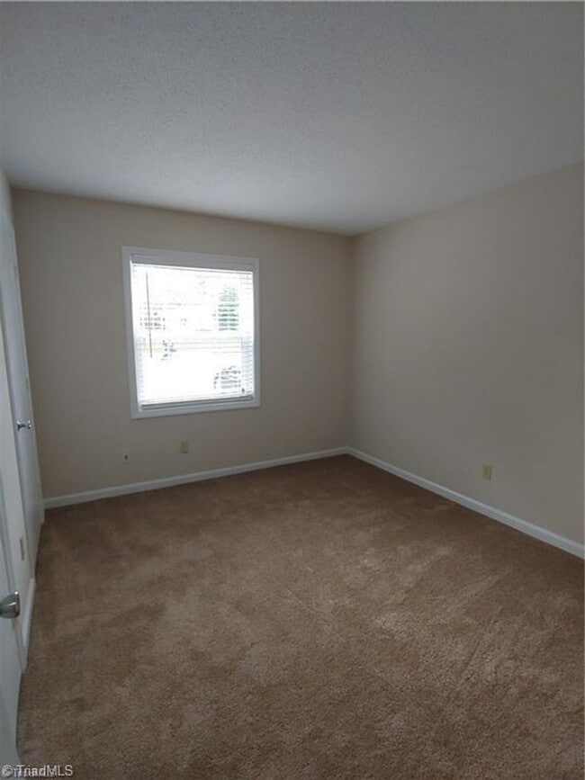 Building Photo - Condo near Guilford College!