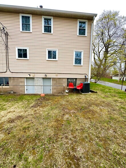 Rear yard with walk out access from the lower level - 1082H Mount Hope Ave