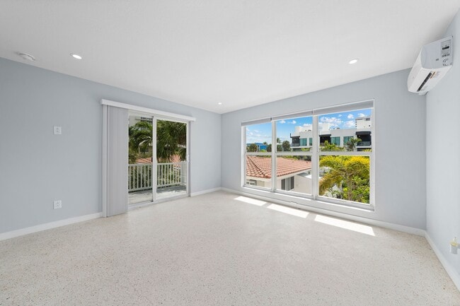 Building Photo - 3220 NE 7th Pl