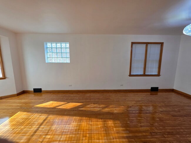 Building Photo - 3804 S Harvey Ave