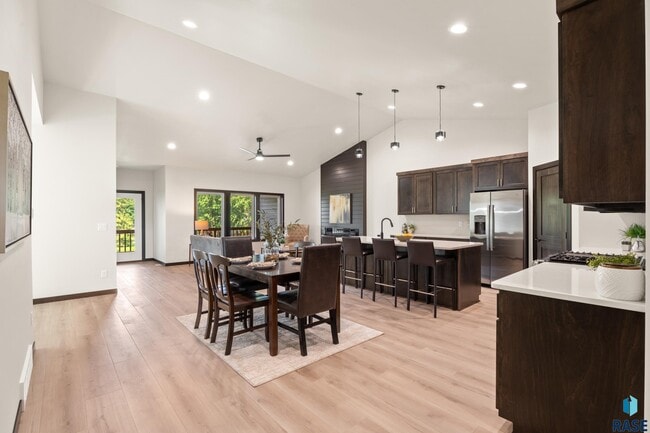 Building Photo - 1113 S Foss Ave