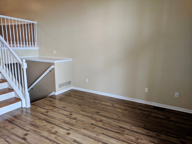 Living Room - 2916 Barclay Way