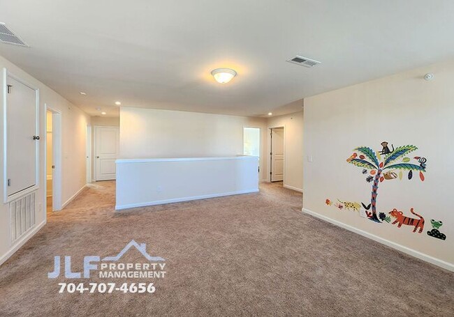 Building Photo - Coming Soon-Beautiful 5 Bed/3 Bath Home in...
