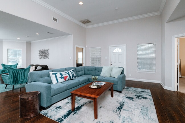 Building Photo - 3014 Falls Dr