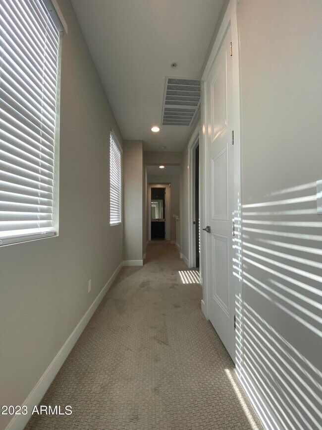 Building Photo - 21065 W Elm Way Ct
