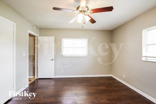 Building Photo - 1826 NW 85th Dr
