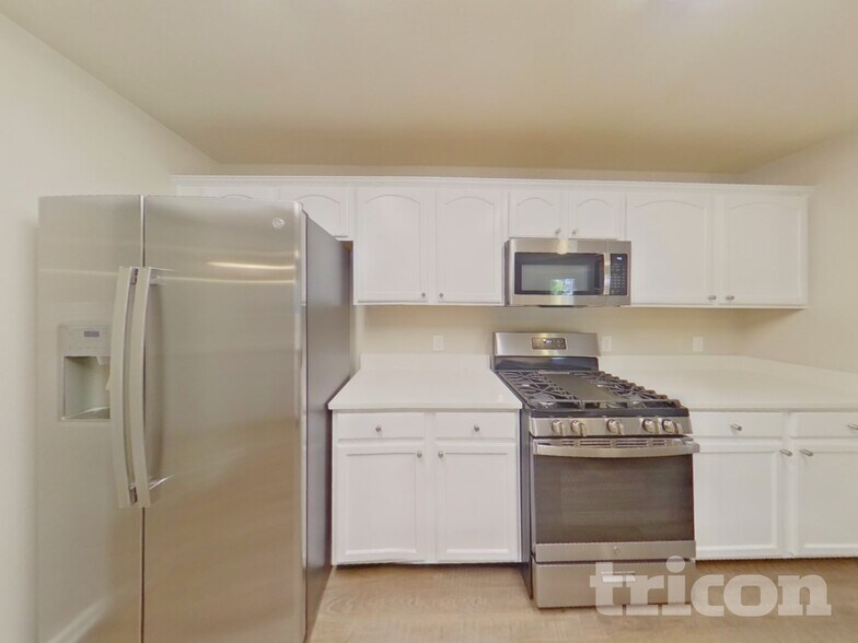 Building Photo - 1332 Waterlily Lane