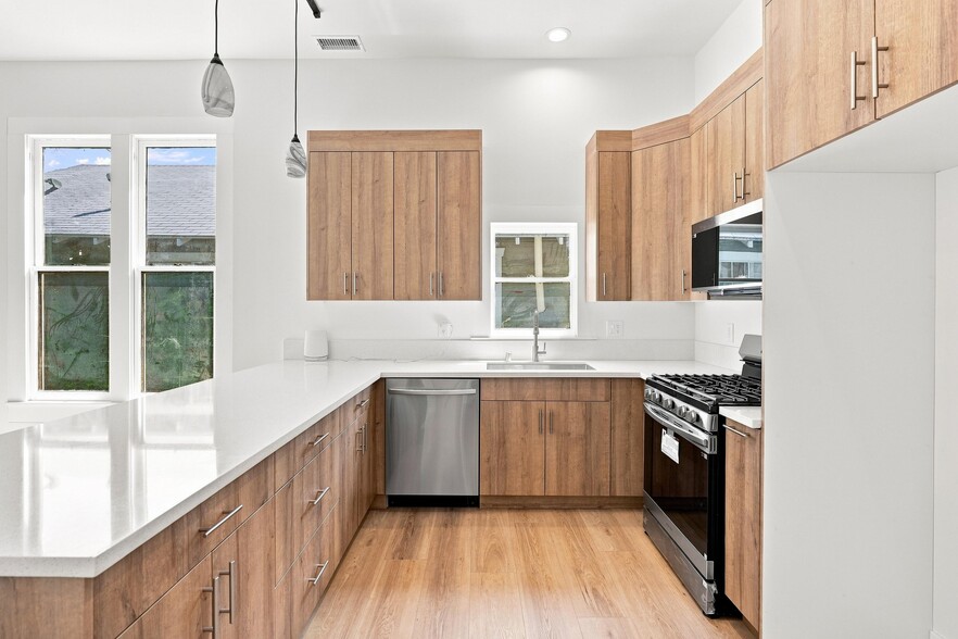 Building Photo - 3410 W 27th St