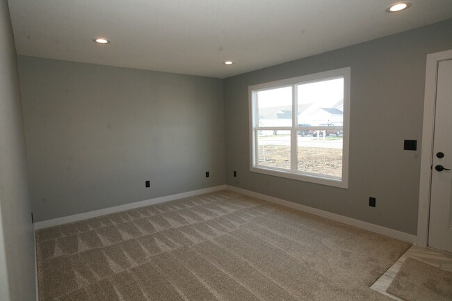 Building Photo - 2 bed 1 bath Duplex-Savannah Schools!