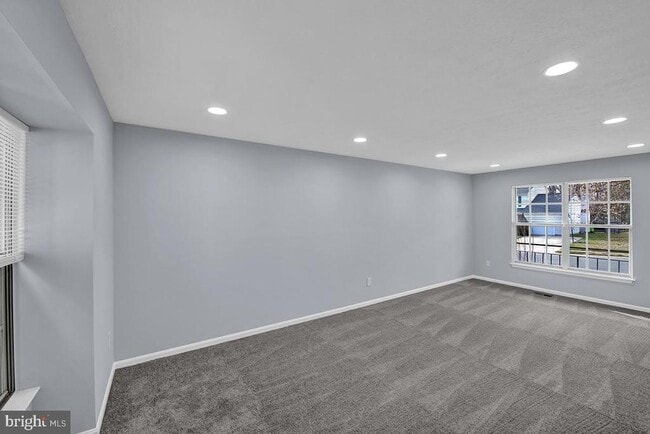 Building Photo - 801 High Plain Dr