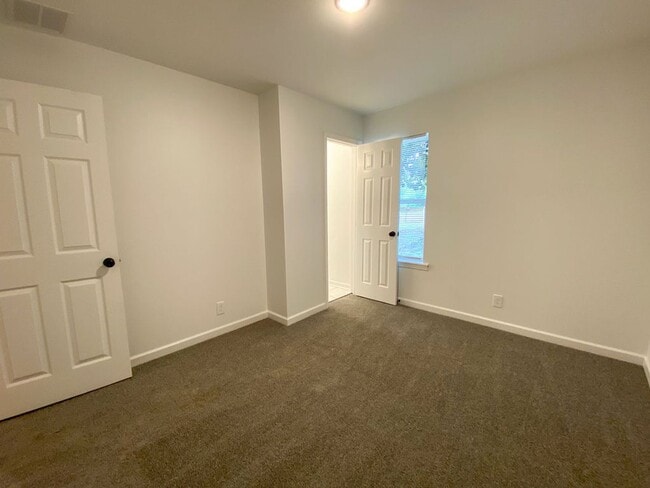 Building Photo - 4 bedroom, 2 bathroom in Southaven recentl...