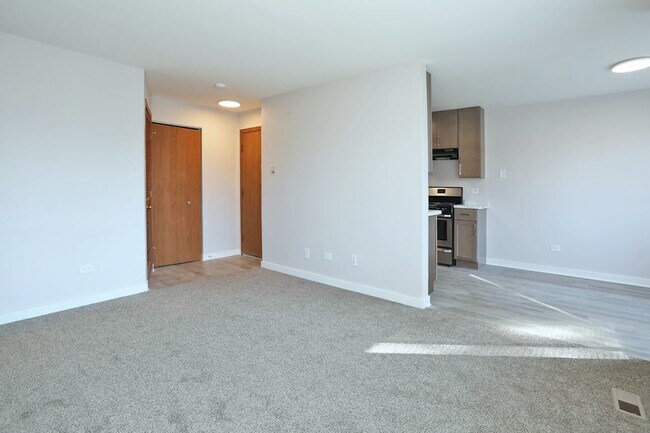 Building Photo - 675 Greenfield Ct