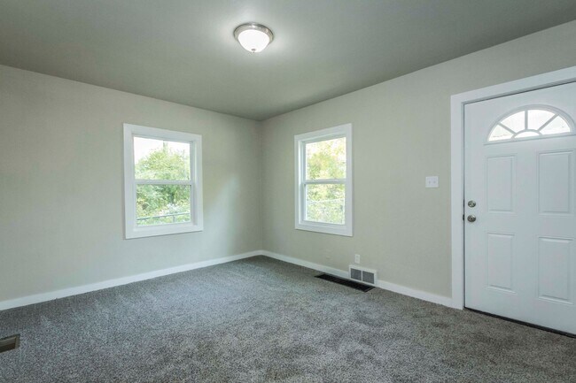Building Photo - 2 Bedroom for Rent in Des Moines
