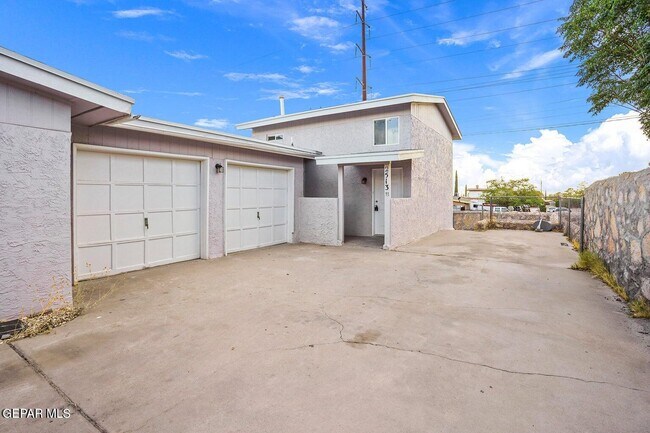 Primary Photo - 2513 Red Sails Dr