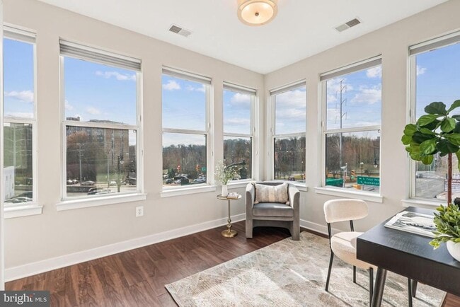 Building Photo - 989 S Buchanan St