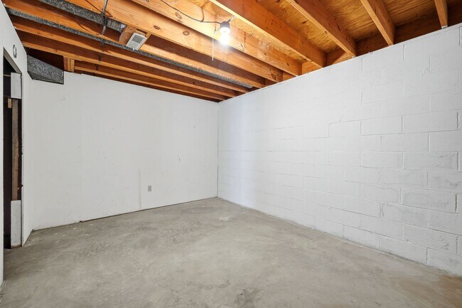 Building Photo - 5757 Heards Mountain Rd