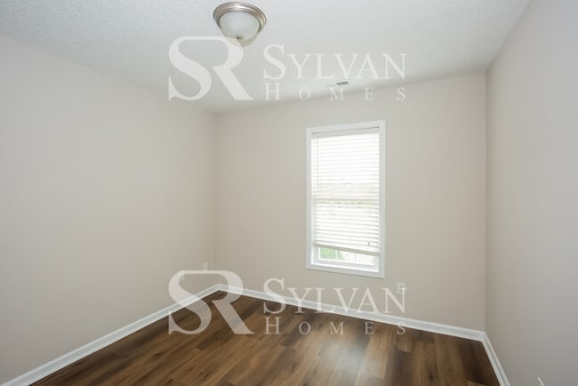 Building Photo - This home exudes a cheerful and welcoming charm!