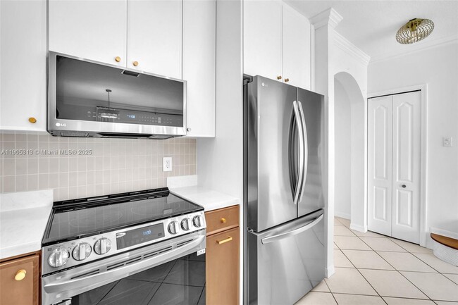 Building Photo - 2867 SW 125th Ave