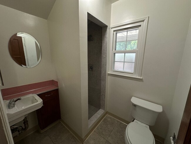 Building Photo - 3 Bed, 2 Bath Home in Lake Balboa