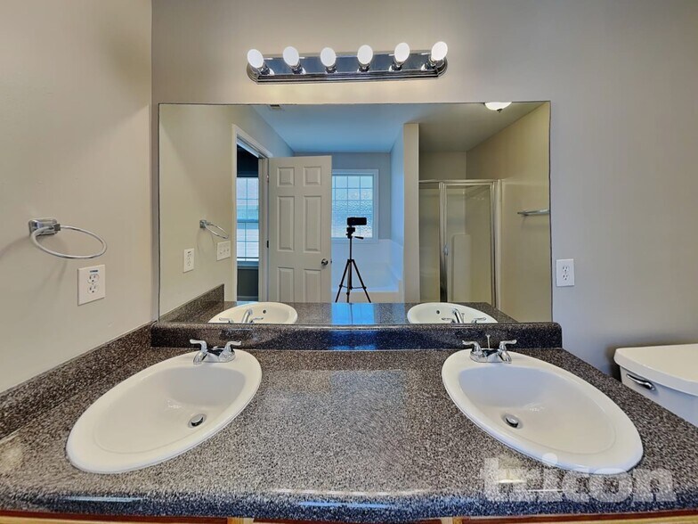 Building Photo - 640 Fairgreen Trail