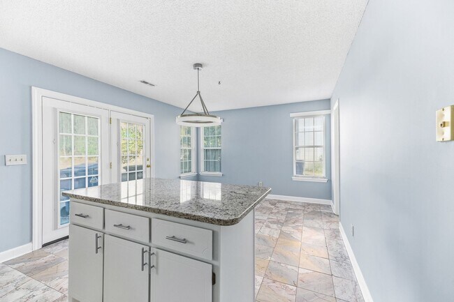 Building Photo - Beautiful Home West Ashely