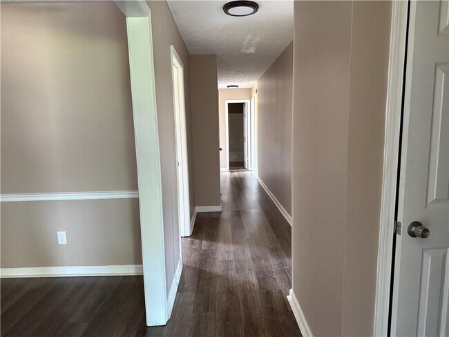 Building Photo - 145 Chandler Fields Dr