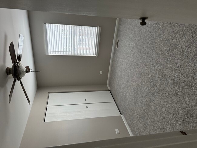 Building Photo - 689 E Whispering Oaks Ct