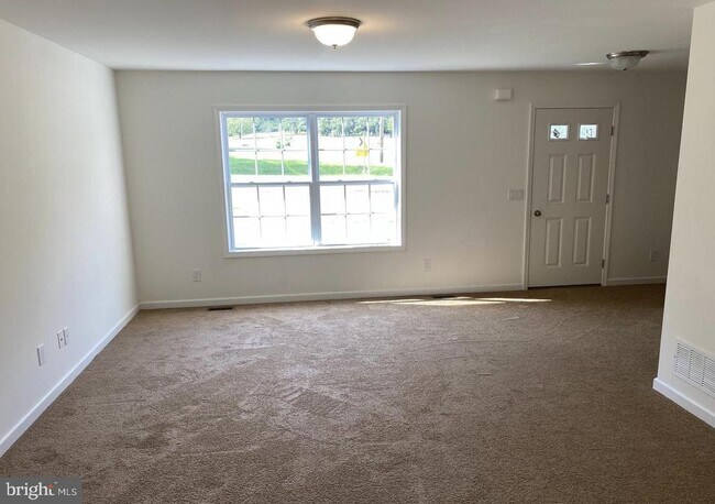Building Photo - 303 Bondsville Rd