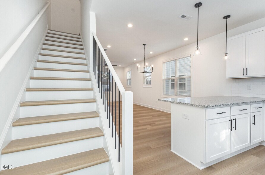 Building Photo - Room in Townhome on Gossamer Ln