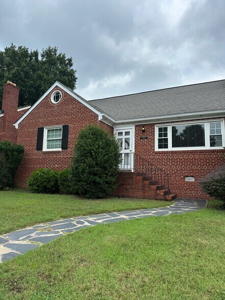 Building Photo - 3900 Floyd Ave