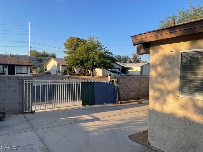 Building Photo - 1306 Esther Dr