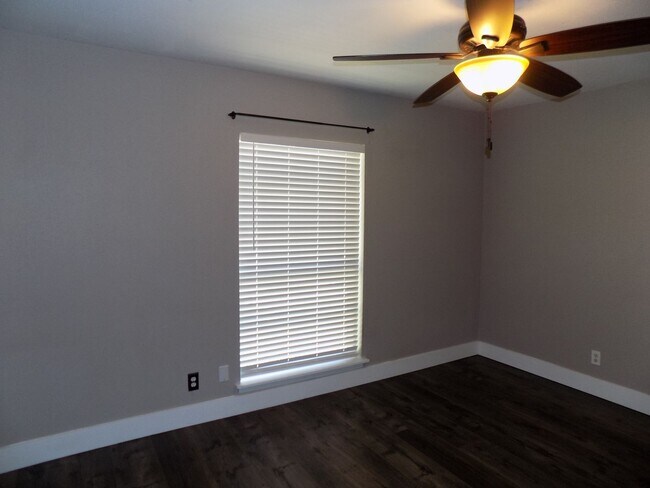 Building Photo - 14139 Swallow Dr