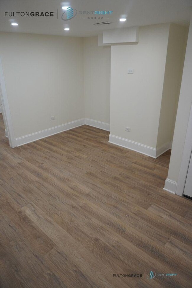 Building Photo - 4 bedroom in Chicago IL 60625