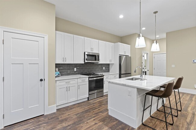 Building Photo - 5424 Delmar Ct