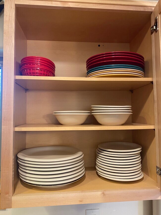 Building Photo - 213 Wolf Park Ln