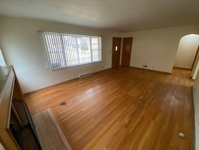 Building Photo - Charming Woods Park Home | 2 Bed | Fenced Yard | Garage | $1800/mo