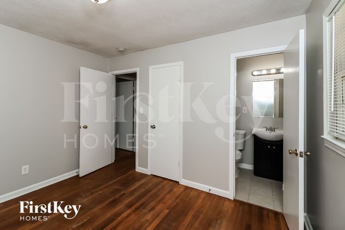 Building Photo - 1150 Rochelle Dr