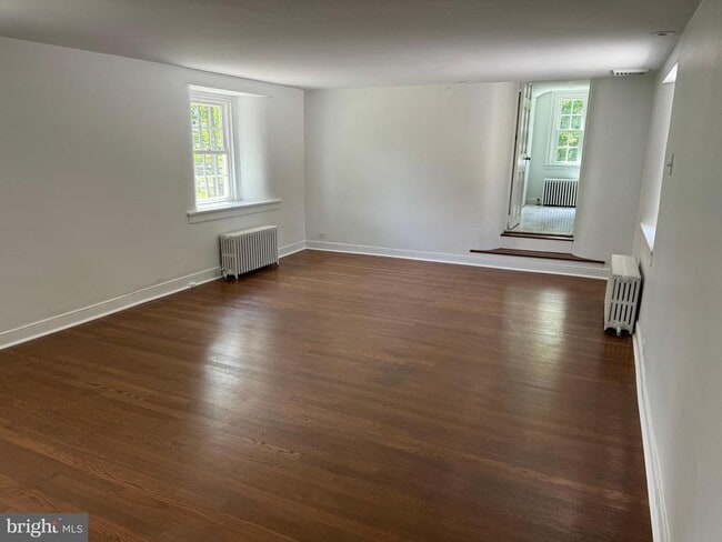 Building Photo - 553 Worthington Rd