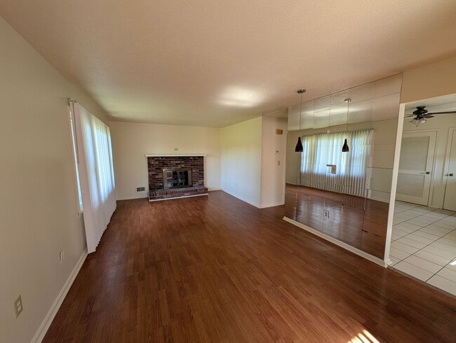 Primary Photo - 3442 Heatherfield Dr