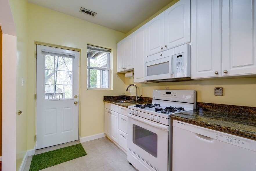 KITCHEN - 450 Randolph St NW