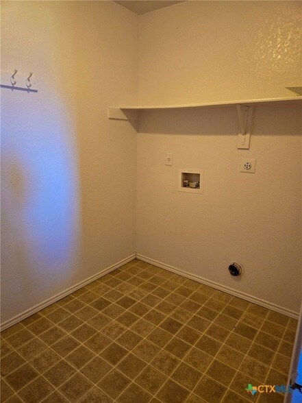 Building Photo - 5208 Bridle Dr