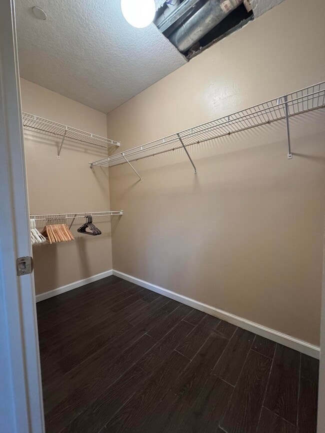 Building Photo - 1033 NE 17th Way