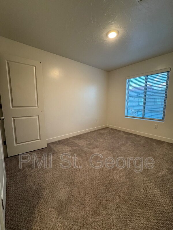 Building Photo - 350 W Old Hwy 91