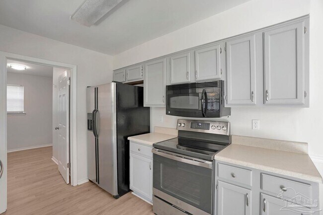 Building Photo - 10601 Silver Creek Dr