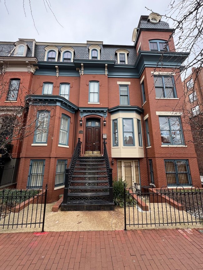 Primary Photo - Top Floor Logan Circle Two Bedroom Apartme...