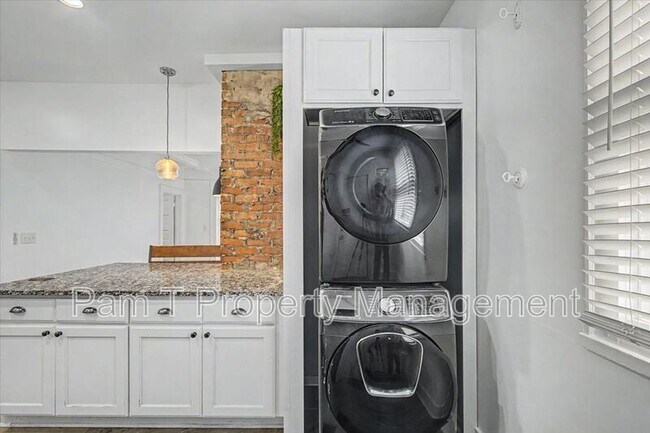 Building Photo - 1118 E Duffy St