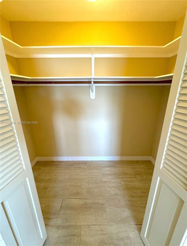 Building Photo - 2800 NE 28th St