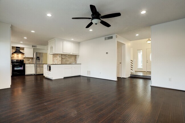 Building Photo - 121 Misty Brook Ln