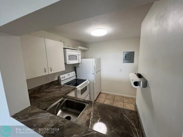 Building Photo - 6600 Cypress Rd