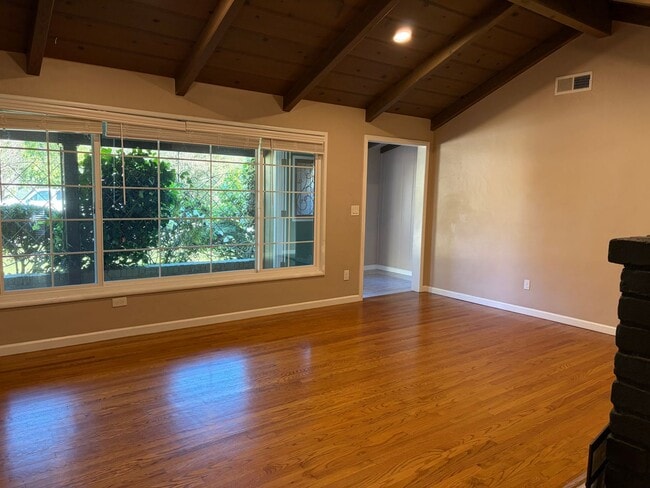 Building Photo - 2 Bedroom home, plus ADU, in Little Pocket